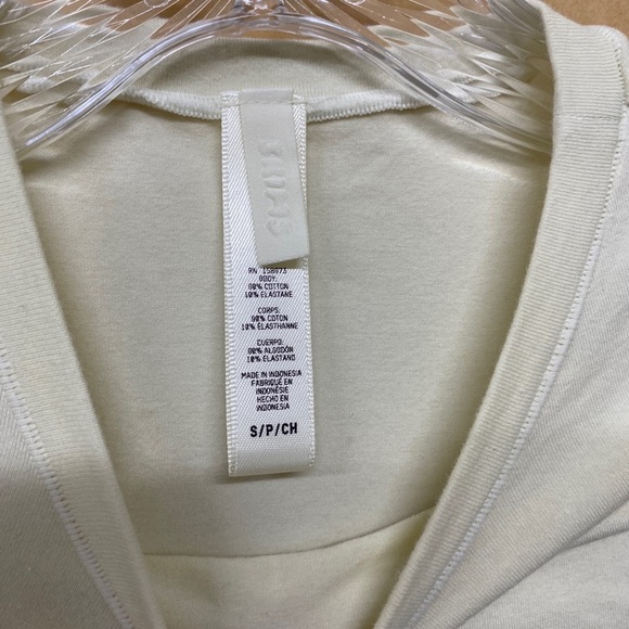 SKIMS short sleeve off white top size small / petite - Picture 6 of 6